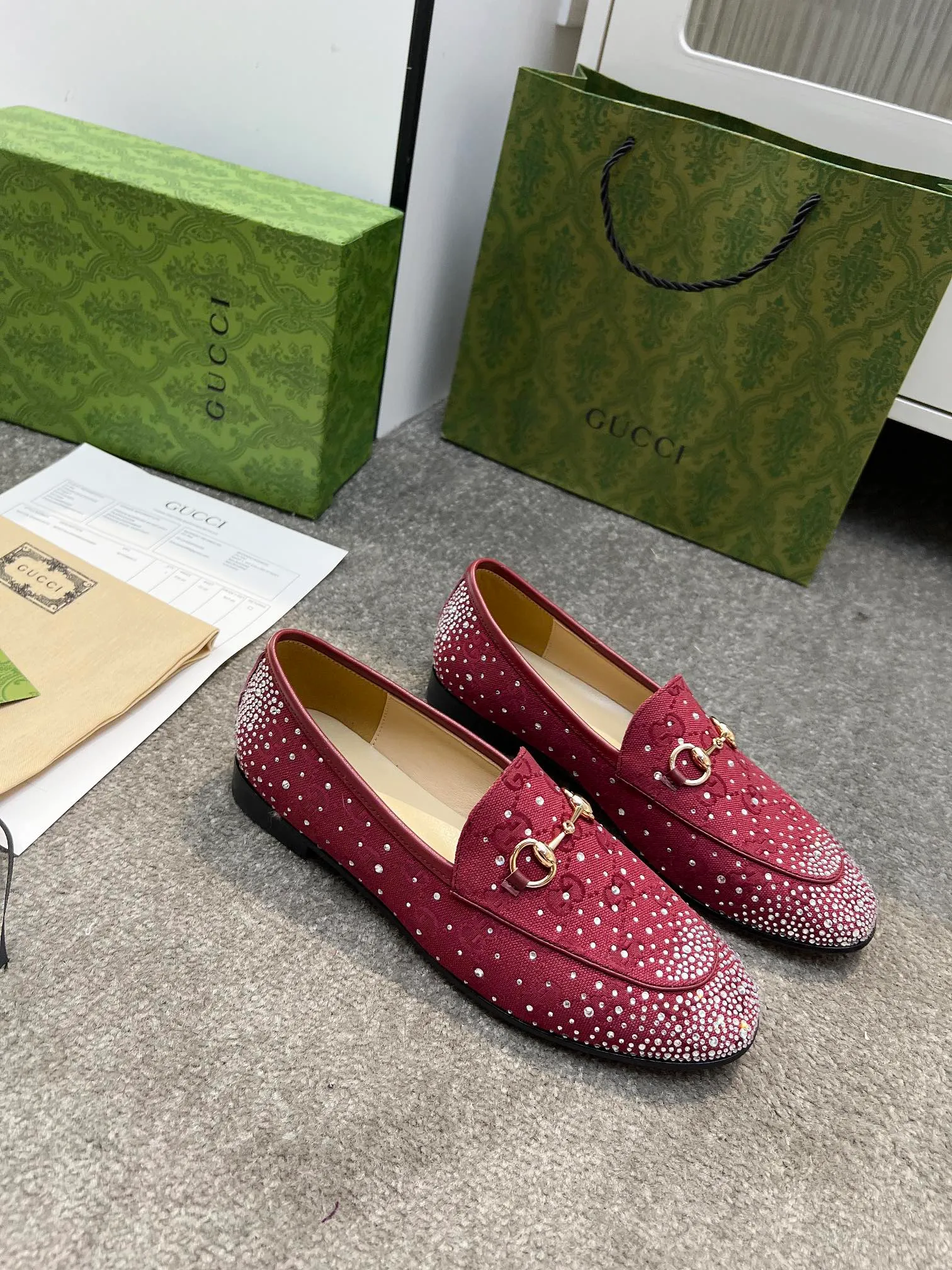 👟👟Ex-factory price 420👟👟 Genuine leather sole +50 Original quality guccisummer's latest limited edition shoes are on sale with top quality. Purchased genuine development original special hot diamond process classic double G presbyopic inner sheepskin with Italian original board material and craftsmanship are the same as the original! Code number: 35-42,
